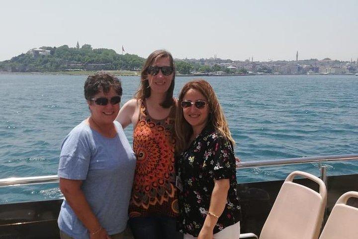 Bosphorus Cruise with Dolmabahce Palace and Istiklal Street Tour