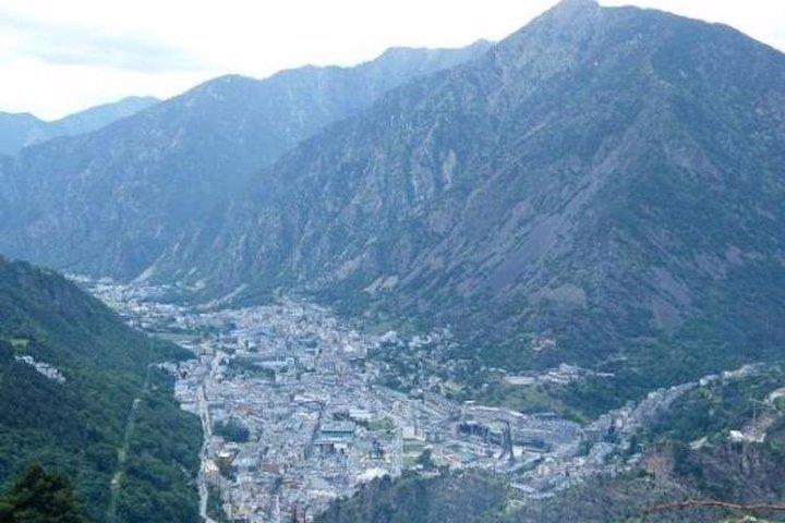 Andorra Private Tour: Sightseeing, Shopping & Traditional Lunch