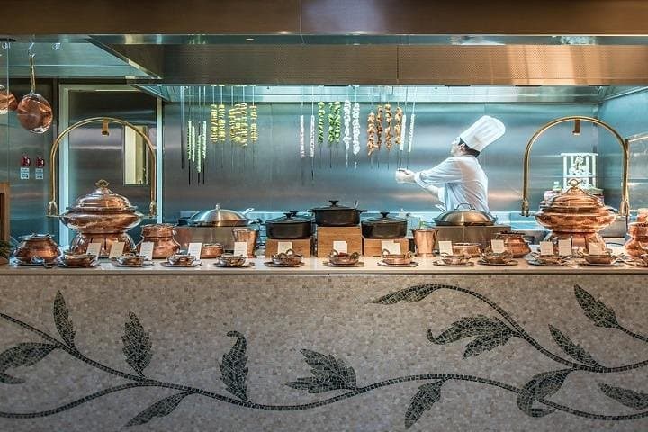 Buffet Dining in Palazzo Versace Dubai