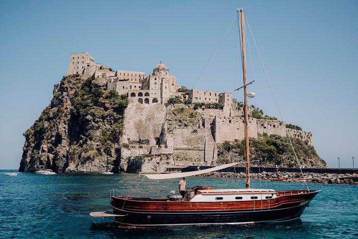 Tour of the island of Procida in a schooner