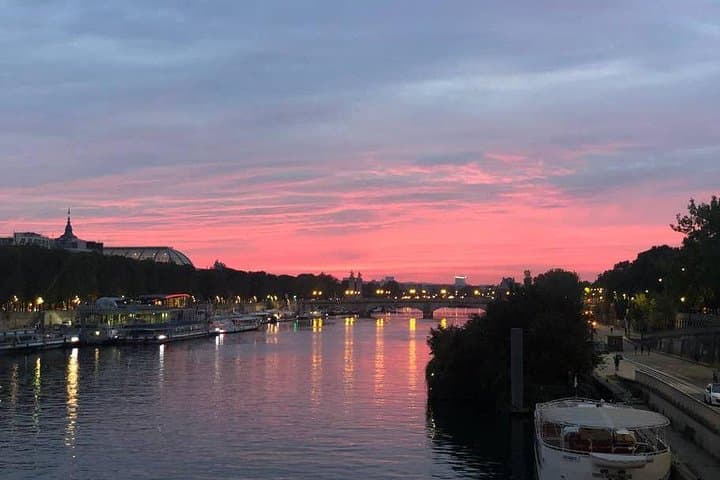 Running in Paris at dawn & see 10 secrets