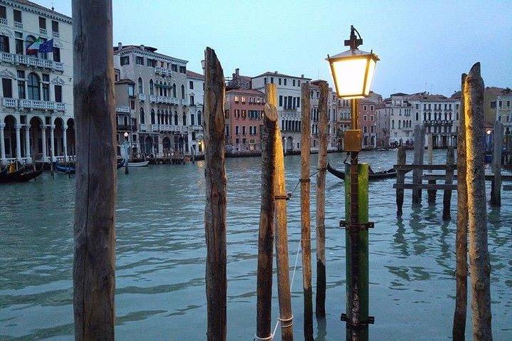 A private walking and gondola tour in Venice