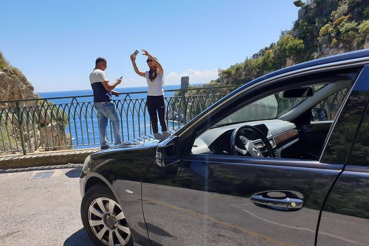 Private transfer from Naples to Amalfi with tour stop in Pompeii (2 hours)