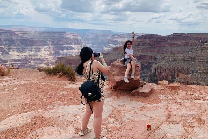 Grand Canyon Tour with Skywalk and Spanish Helicopter Flight