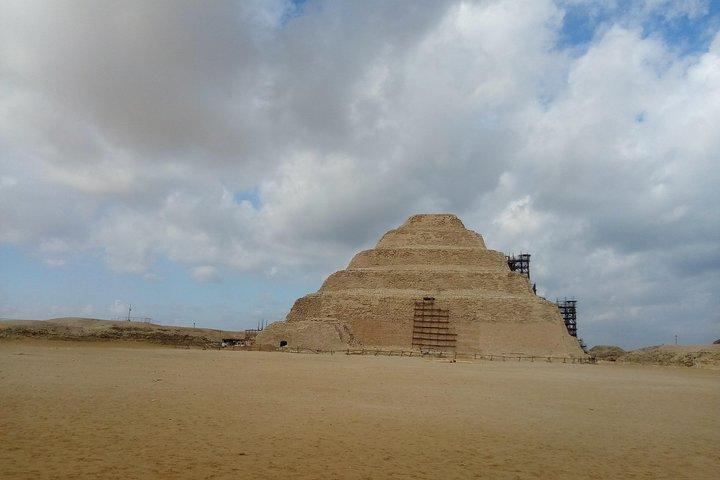 Explore Sakkara, Memphis and Dahshur privat day tour