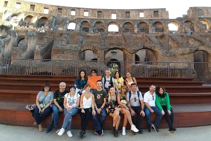 Colosseum with Gladiator Arena, Forum and Palatine in Spanish