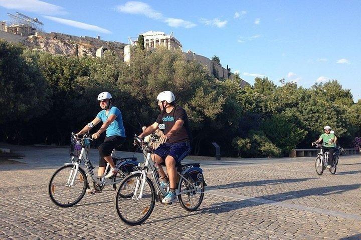 Mezedaki tasting and cycling tour on a eBike in Athens