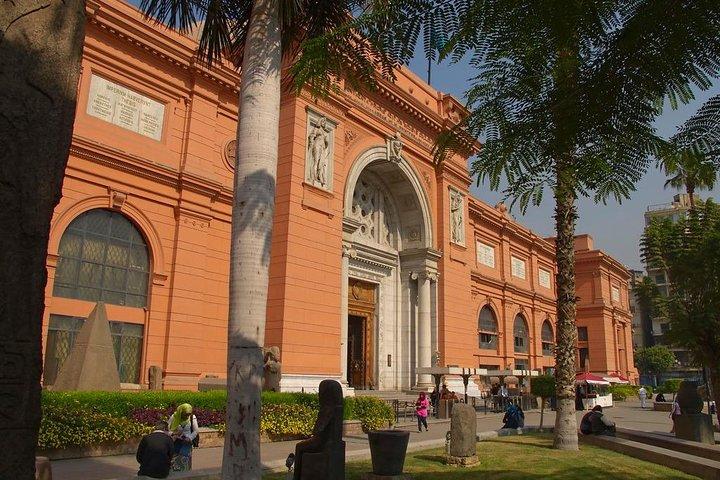 8 Hours Budget Cairo Layover Tours to Giza Pyramids Egyptian Museum & Bazaar