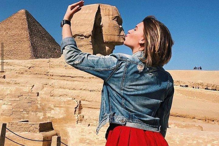 8 Hours Budget Cairo Layover Tours to Giza Pyramids Egyptian Museum & Bazaar