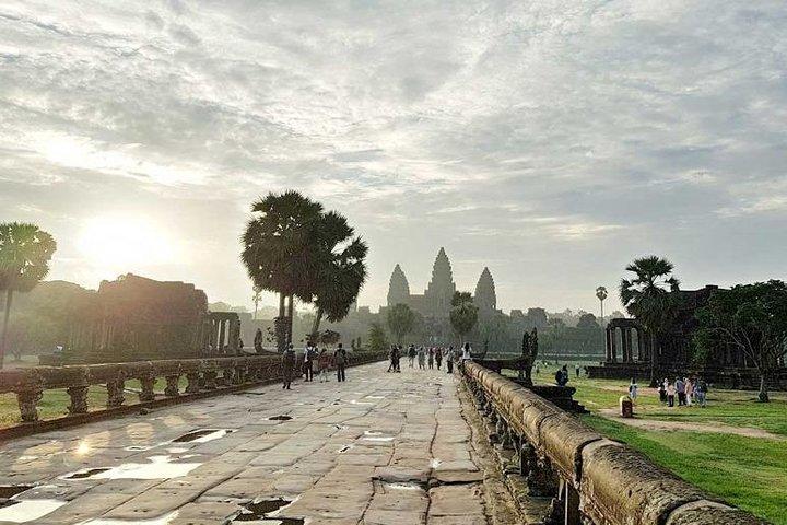 3 day private tour: Angkor,waterfall,Beng Mealea,floating village,Banteay srei.