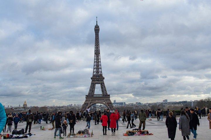 Best of Paris Private Walking Tour for Kids & Families