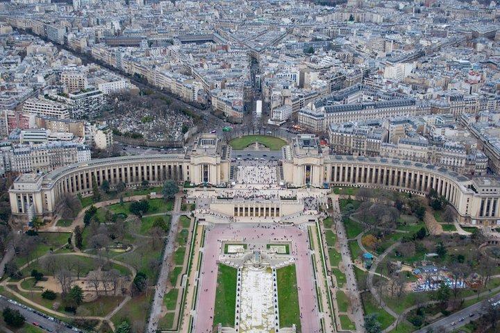 Best of Paris Private Walking Tour for Kids & Families