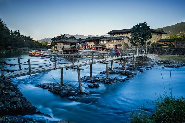 Private Transfer Service between Xiamen City and Nanjing Tulou