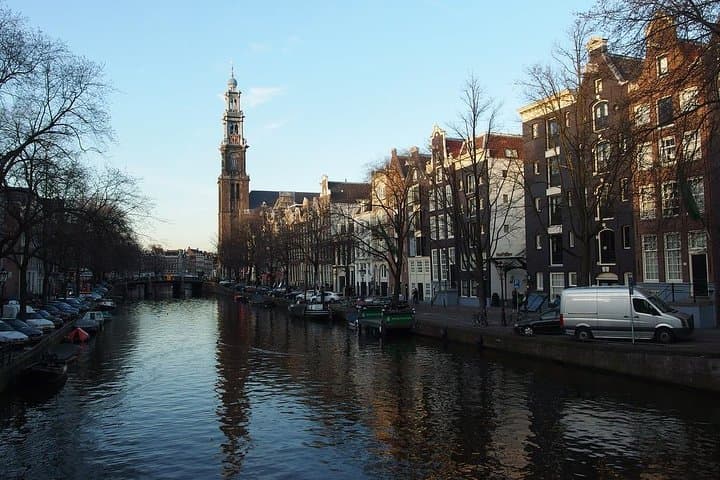 Private Jordaan walking tour with canal cruise