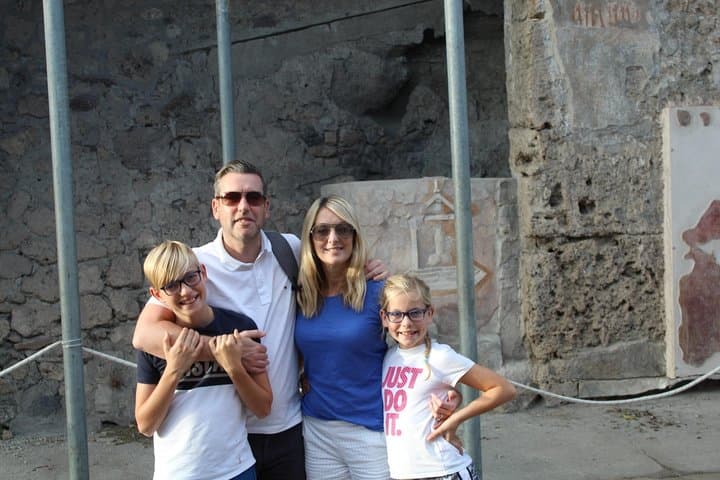 Pompeii tour and wine tasting