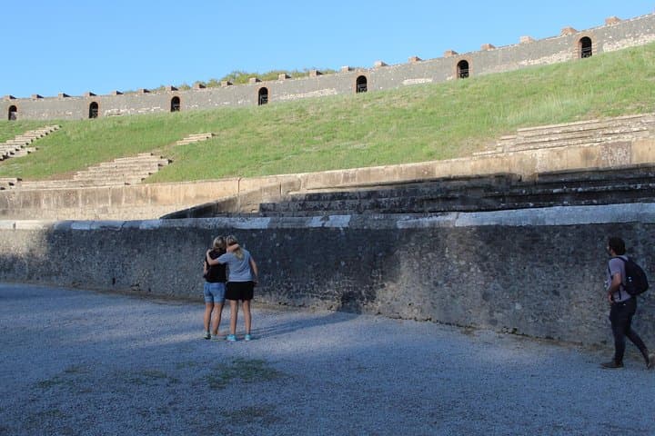 Pompeii tour and wine tasting
