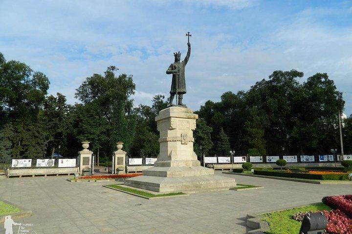 Moldova in 1 Day: Chișinău City Tour + Transnistria Time Travel