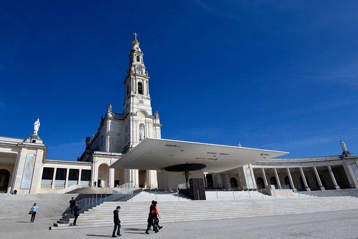 Fátima, Batalha, Nazaré and Óbidos Private Tour