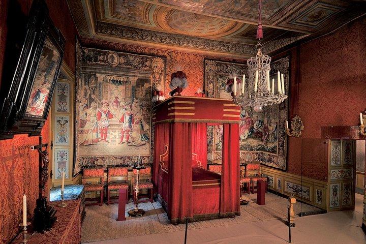 Vaux-le-Vicomte Castle Day Trip with Chateaubus Shuttle