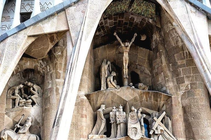 Explore Sagrada Familia with a Skip-the-Line Guided Tour