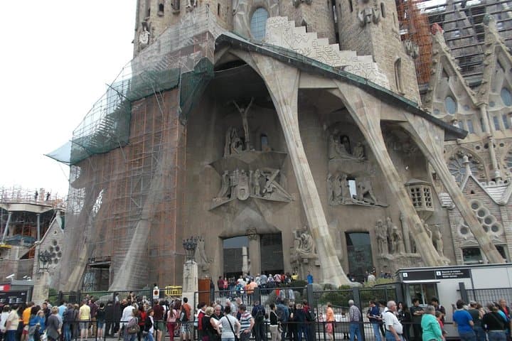 Explore Sagrada Familia with a Skip-the-Line Guided Tour