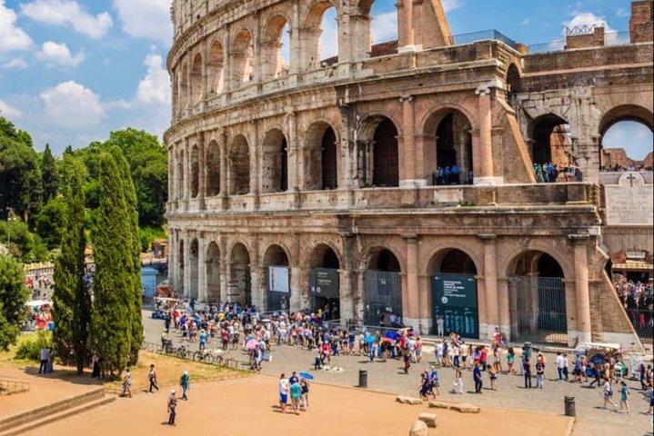 Rome: Colosseum, Roman Forum & Trajan's Market Exterior Tour