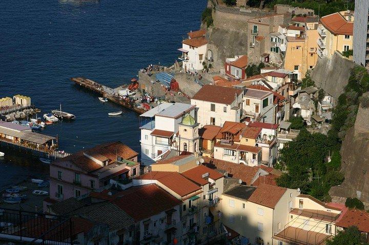 Discover Sorrento with food tasting and walking Tour