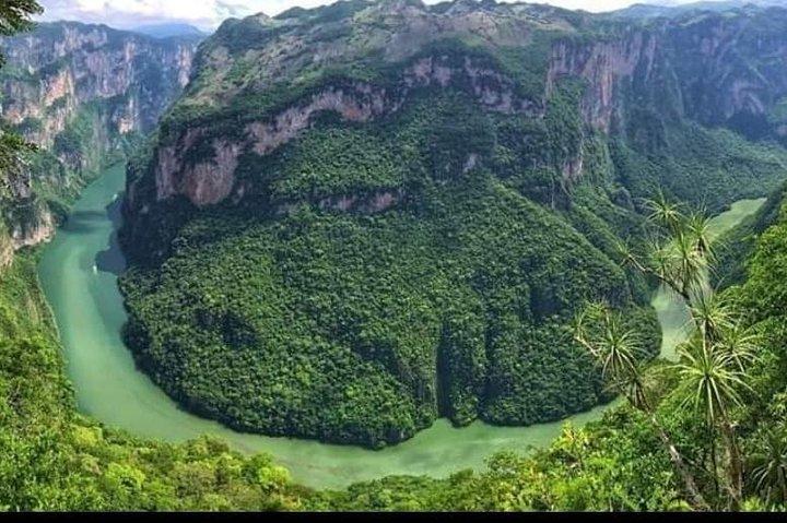 Sumidero Canyon, Miradores del Cañón and Pueblo Chiapa de Corzo.