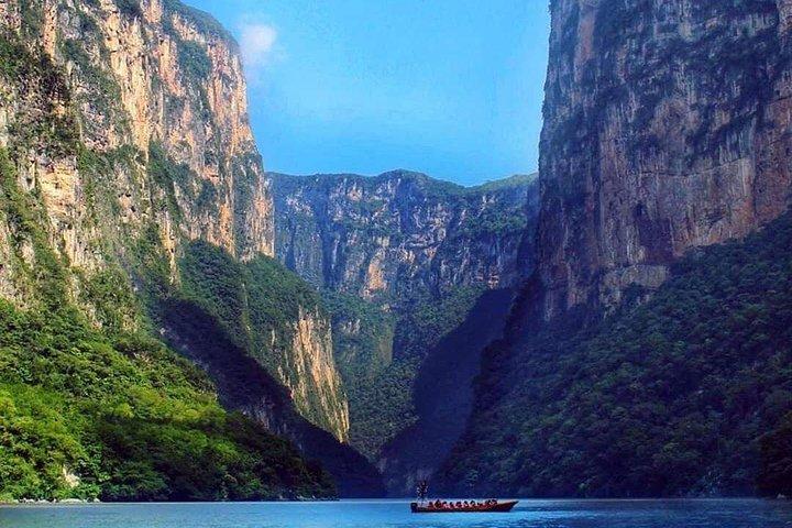 Sumidero Canyon, Miradores del Cañón and Pueblo Chiapa de Corzo.
