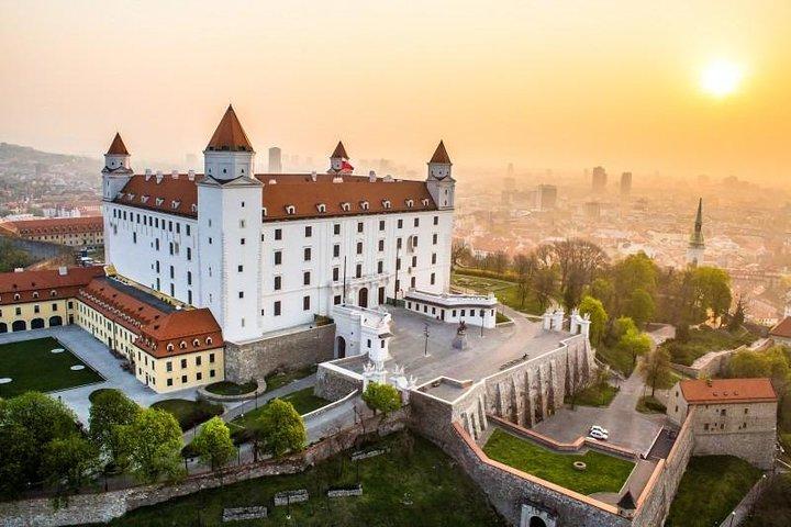 Private transfer from Budapest to Prague with a Sightseeing stop in Bratislava
