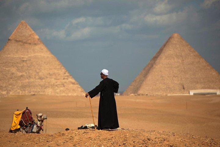 Day tour to Giza pyramids with camel ride and Egyptian museum in Cairo