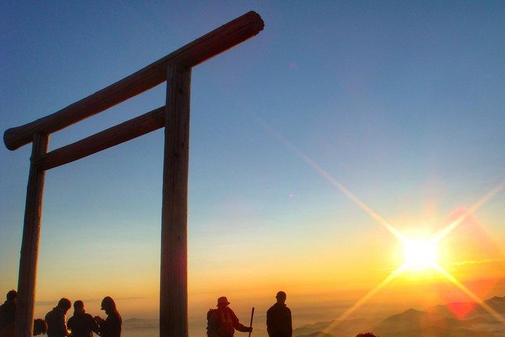 2-Day Mt Fuji Climbing Tour to Summit from Tokyo with Free Gear
