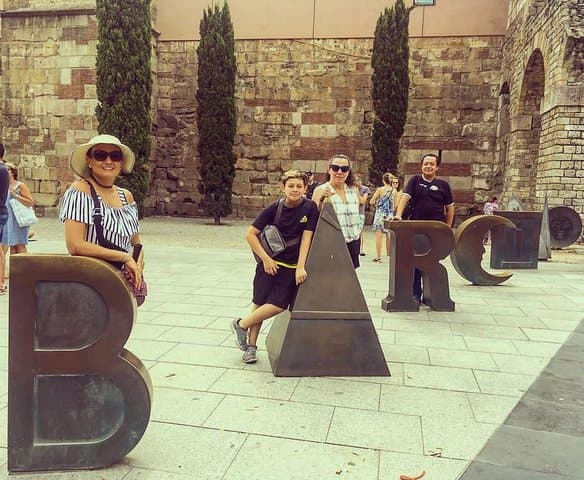 Barcelona Highlights & Secrets Private Tour with Tapa & Drink