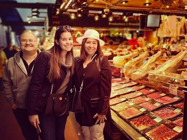 Barcelona Highlights & Secrets Private Tour with Tapa & Drink