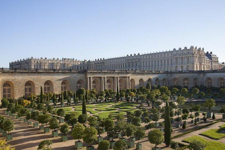 Chartres and Versailles Private Full-Day Tour