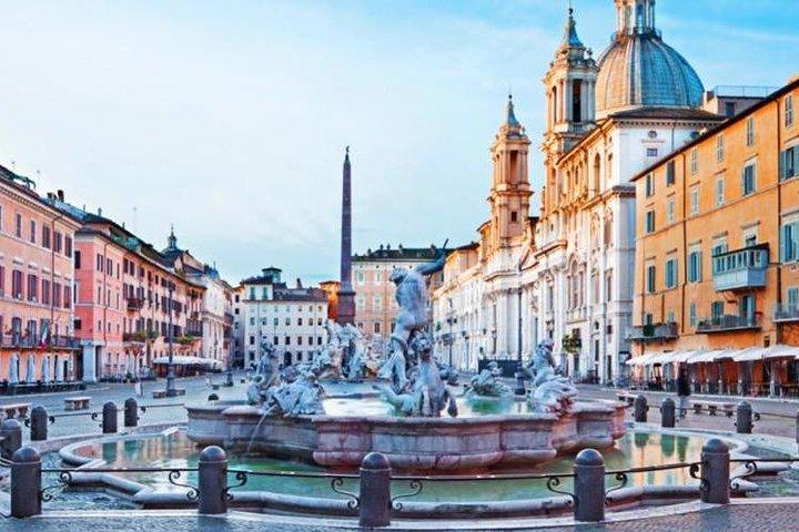 Rome Famous Squares and Fountains Walking Tour