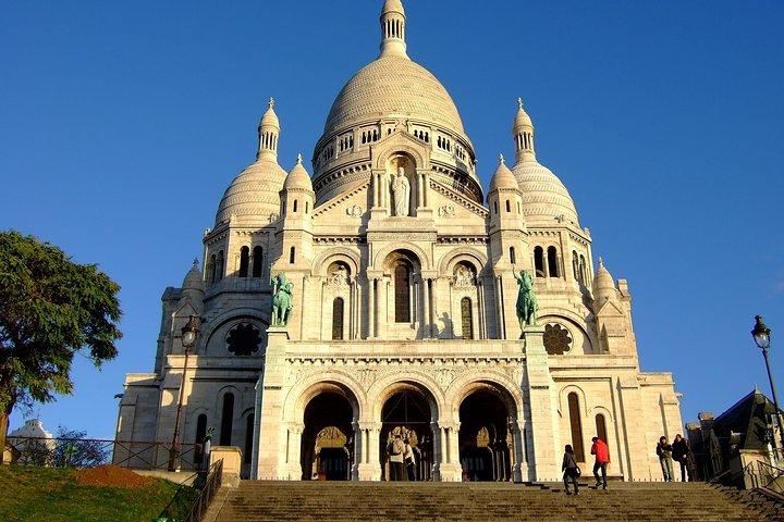 Paris Romantic Montmartre: Love Story Exploration Game and Tour