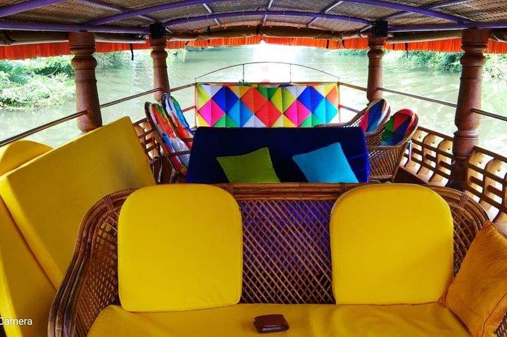 Kochi Private Tour: Kerala Backwater Shikara (Shaded Canoe Boat) Day Cruise