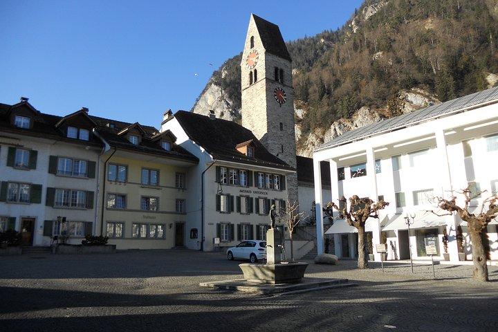 Private Lake Thun and Lake Brienz Express Tour from Interlaken