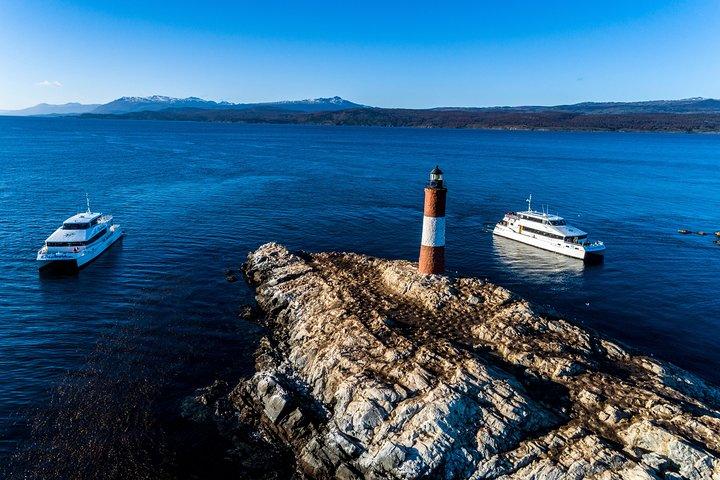 Navigation in the Beagle Channel with minitrekking USHUAIA