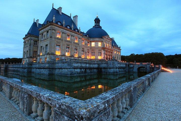 Fontainebleau and Vaux Le Vicomte Private Day Tour from Paris