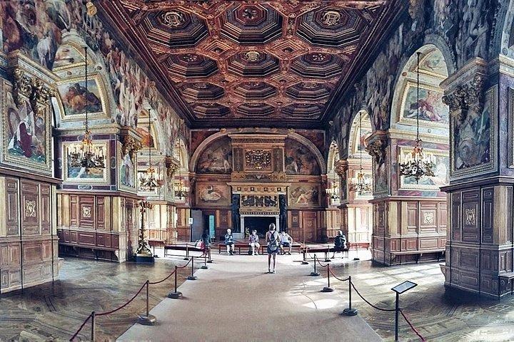 Fontainebleau and Vaux Le Vicomte Private Day Tour from Paris