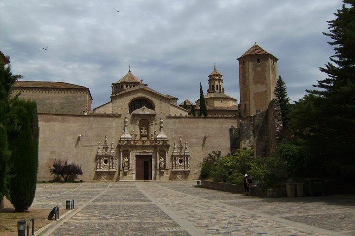 Montserrat and De Poblet Monastery - Reduced group hotel pick up from Barcelona