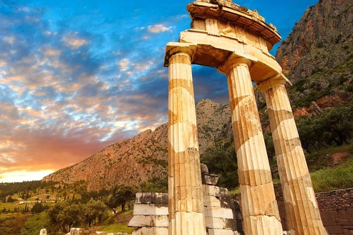 Mercedes Private Tour to Delphi and Arachova