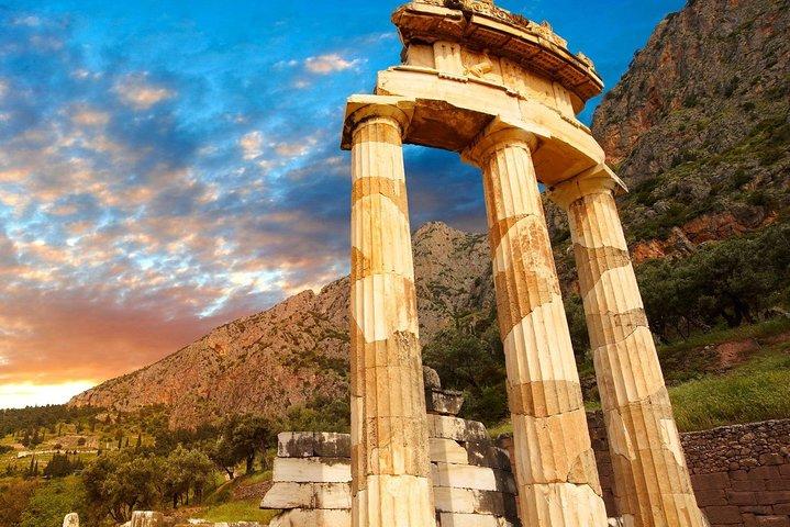 Mercedes Private Tour to Delphi and Thermopylae