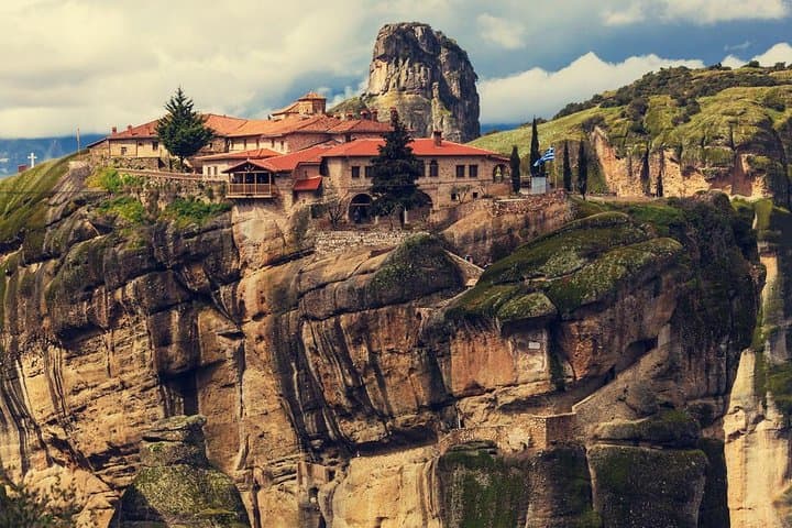 Mercedes Private Tour to Meteora Monasteries and Delphi