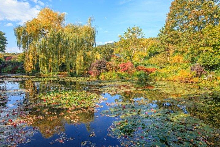 Giverny and Versailles Full-Day Private Guided Tour with Hotel Pickup