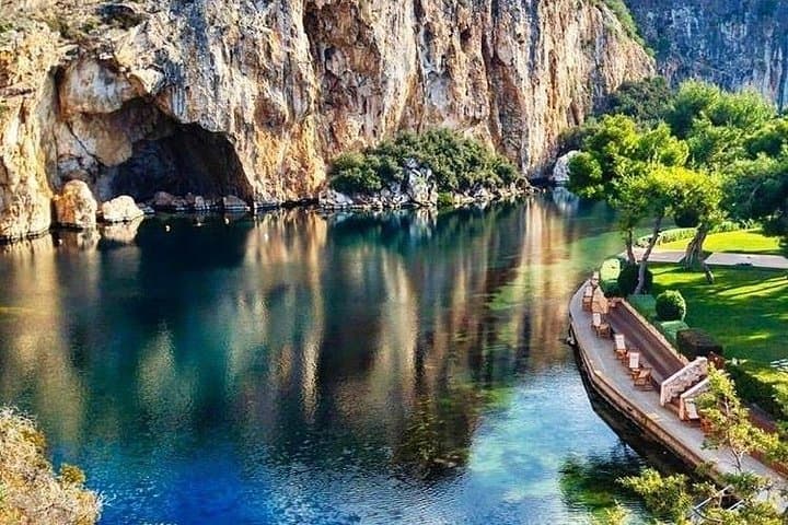 Mercedes Private Tour to Temple of Poseidon with Lunch and Swim