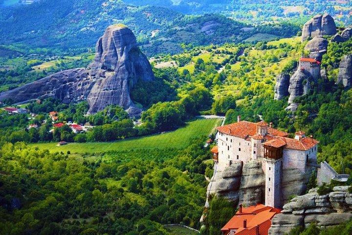 Mercedes Private Tour to Meteora Monasteries