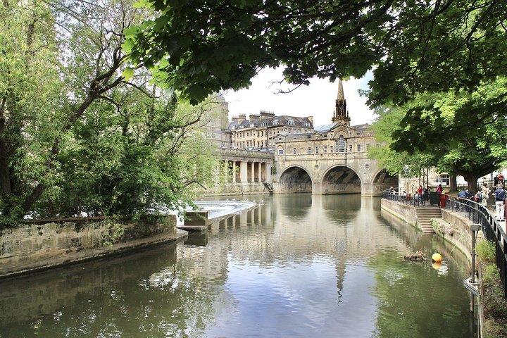 Stonehenge,Bath & Salisbury in Executive Luxurious Vehicle Private Tour